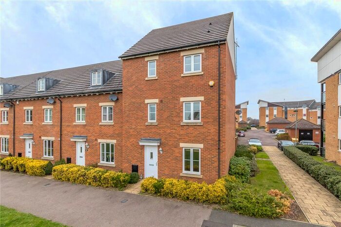 3 Bedroom End Terrace House To Rent In Eddington Crescent, Welwyn Garden City, AL7