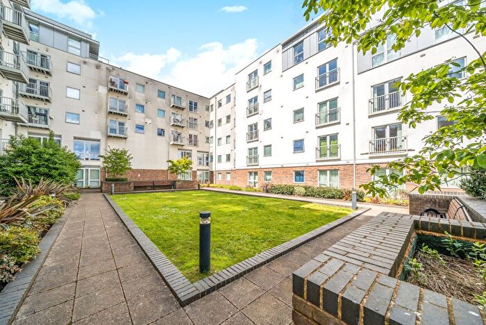 2 Bedroom Flat To Rent In Station View, Guildford, GU1