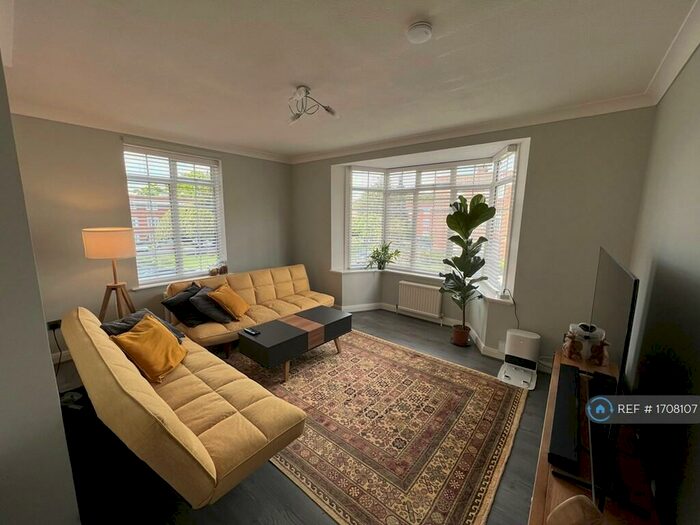 2 Bedroom Flat To Rent In Finchley Court, London, N3