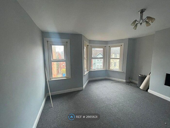 3 Bedroom Flat To Rent In York Road, Aldershot, GU11