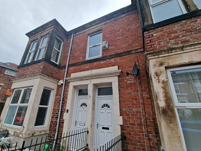 3 Bedroom Flat To Rent In Rodsley Avenue, Gateshead, NE8