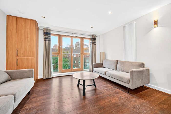 3 Bedroom Flat To Rent In Chicksand Street, Spitalfields, London, E1