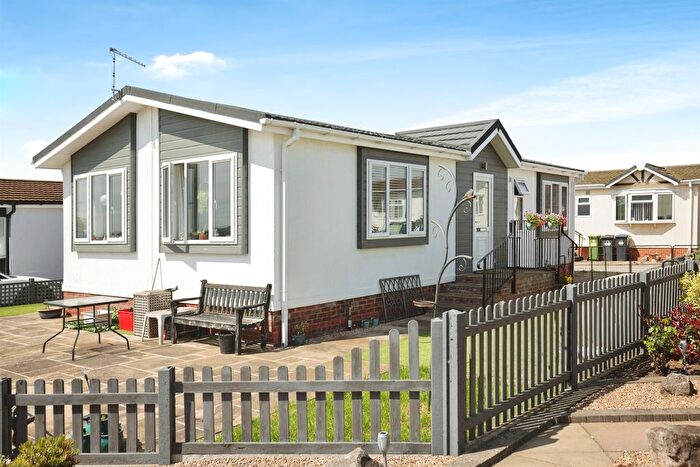 2 Bedroom Mobile/park Home For Sale In Hill Top Park, Princethorpe, Rugby, CV23