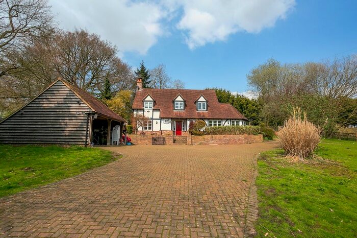 3 Bedroom Detached House To Rent In Chequers Lane, Watford, Hertfordshire, WD25