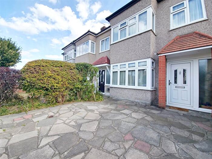 3 Bedroom End Of Terrace House To Rent In Fairview Avenue, Rainham, Essex, RM13