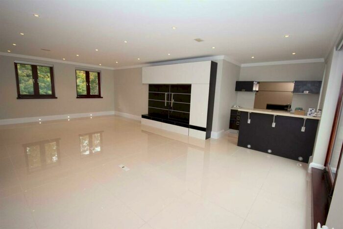 3 Bedroom Penthouse To Rent In Chasewood Park, Sudbury Hill, HA1