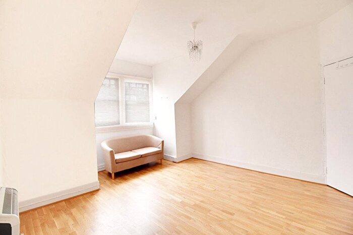 Studio To Rent In Hillfield Avenue, Crouch End, London, N8