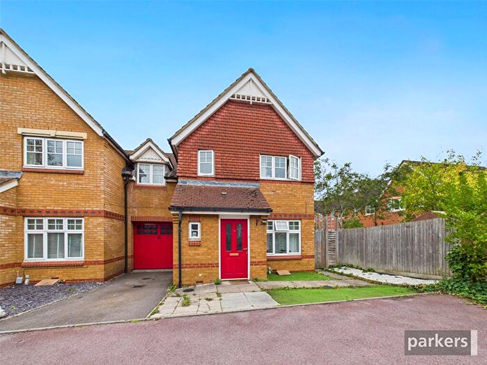 3 Bedroom End Of Terrace House For Sale In Clonmel Close, Caversham, Reading, Berkshire, RG4