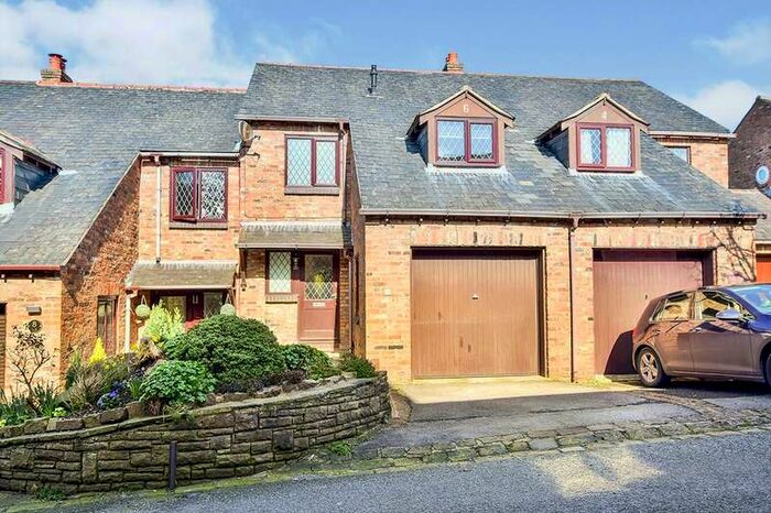 3 Bedroom House To Rent In Roan Court, Macclesfield, Cheshire, SK11