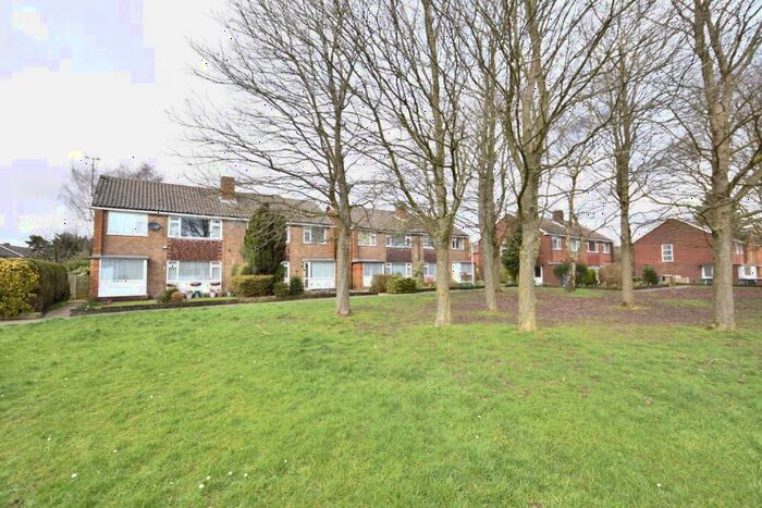 2 Bedroom Maisonette To Rent In Sunningdale, Luton, Bedfordshire, LU2