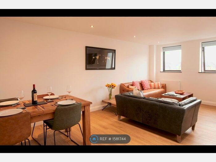 2 Bedroom Flat To Rent In Wood Street, Swindon, SN1