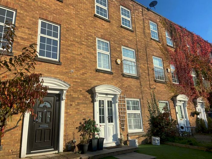 3 Bedroom House To Rent In Woodford Green, IG8
