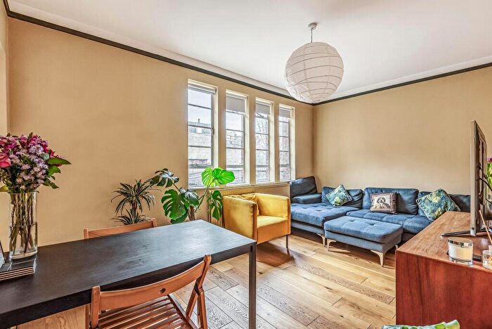3 Bedroom Flat To Rent In Queens Drive, Richard Fox House Queens Drive, N4