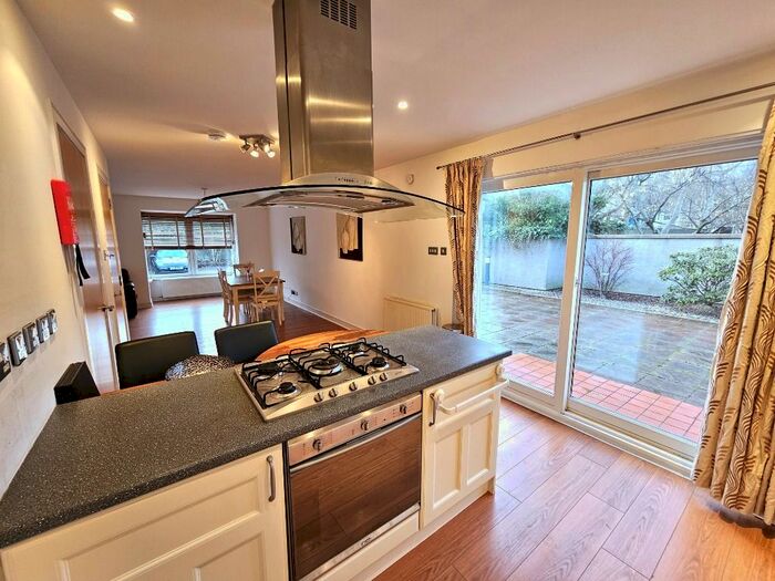 2 Bedroom End Of Terrace House To Rent In Queen's Lane South, City Centre, Aberdeen, AB15