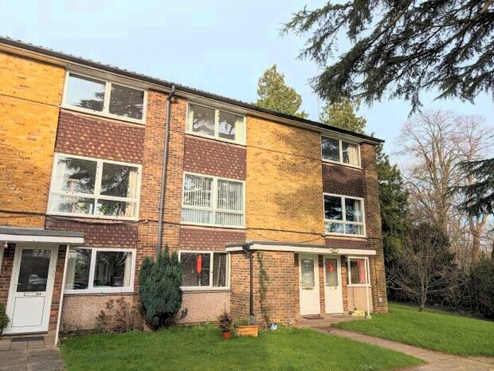 2 Bedroom Maisonette To Rent In Cotswold Court, Horsham, RH13