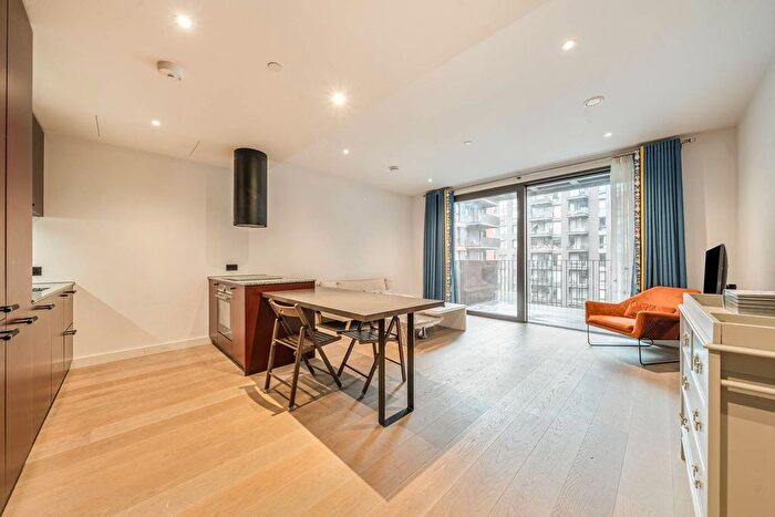 2 Bedroom Flat To Rent In Legacy Building, Nine Elms, SW11