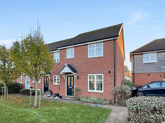 3 Bedroom End Of Terrace House For Sale In Oaksheath Gardens, Worthing, BN13