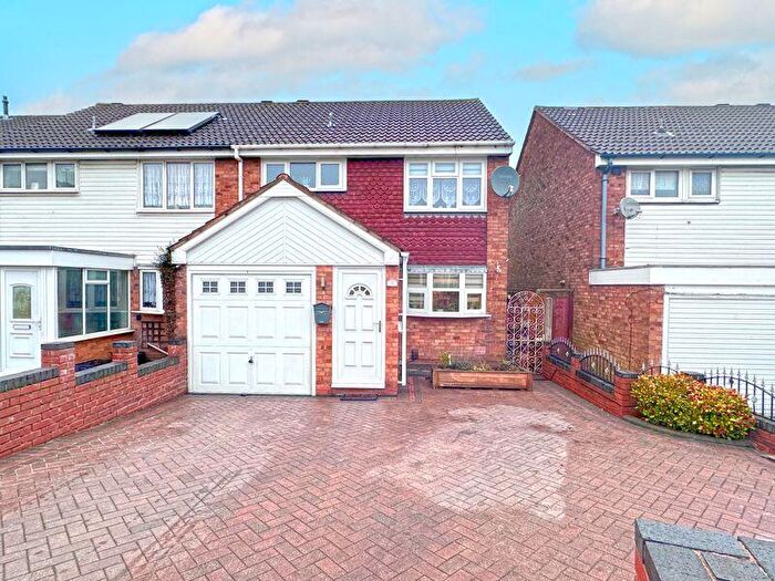3 Bedroom Semi-Detached House For Sale In Henn Drive, Tipton, DY4