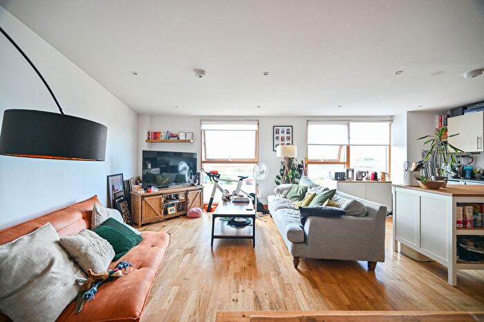 2 Bedroom Flat For Sale In Wick Lane, Bow, London, E3