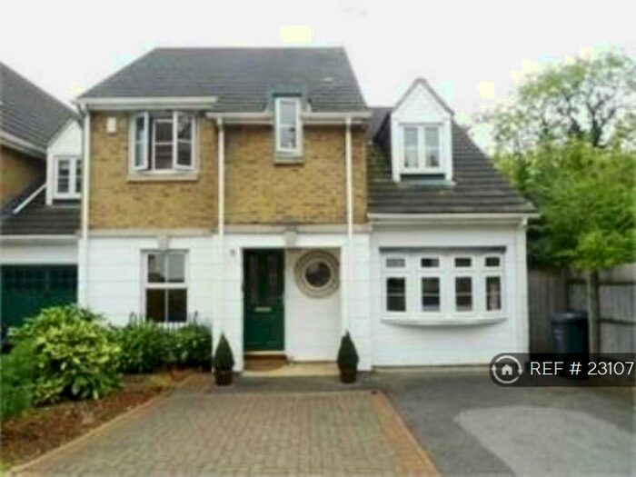 4 Bedroom Semi-Detached House To Rent In Halton Close, London, N11