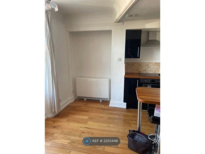 1 Bedroom Flat To Rent In Longbrook Street, Exeter, EX4