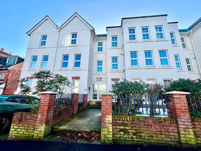 2 Bedroom Flat To Rent In Carlton Road South, Weymouth, DT4