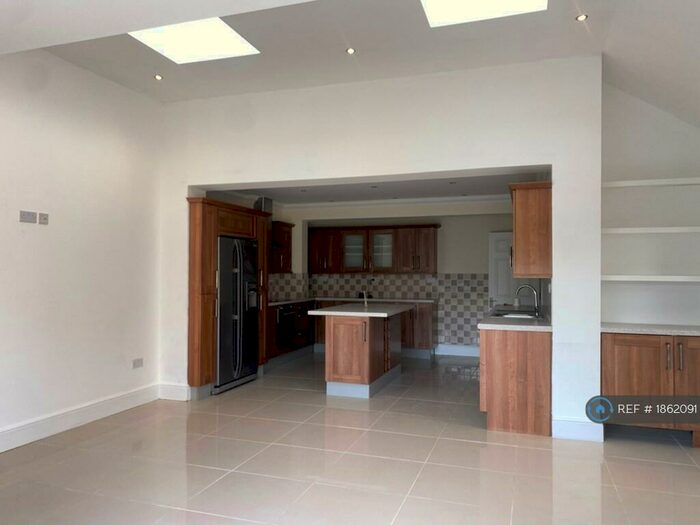 3 Bedroom Semi-Detached House To Rent In Seaview Estate, Southampton, SO31