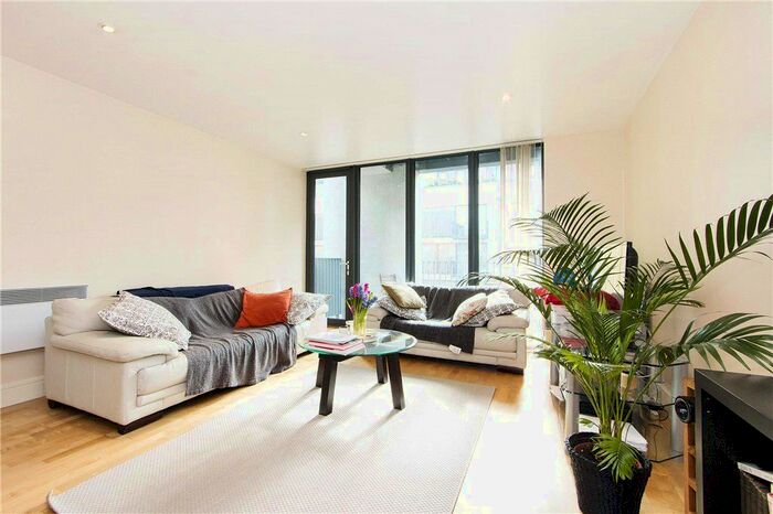 2 Bedroom Flat To Rent In Antonine Heights, City Walk, London, SE1