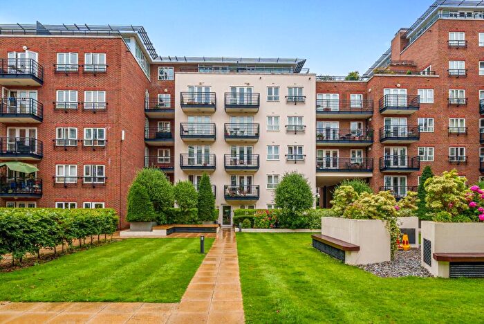 2 Bedroom Flat To Rent In Royal Quarter, Seven Kings Way, Kingston Upon Thames, KT2