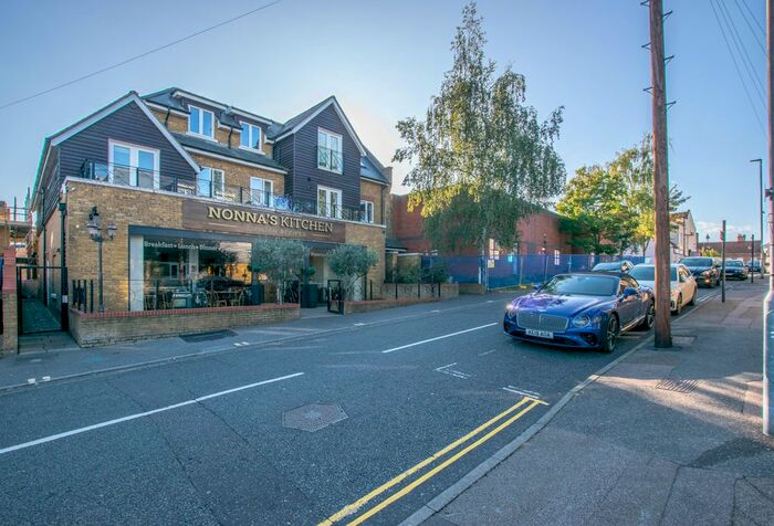 1 Bedroom Flat To Rent In Brewery Road, Hoddesdon, EN11