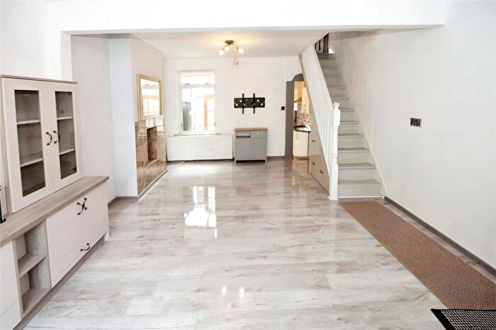 3 Bedroom Semi-Detached House To Rent In Althorpe Street, Bedford, Bedfordshire, MK42