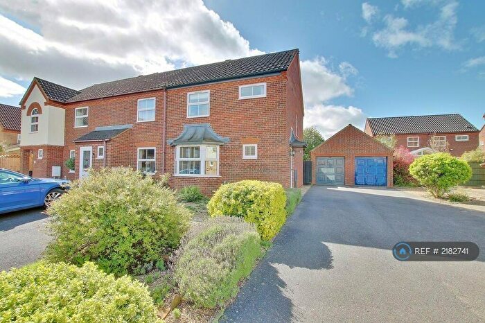 3 Bedroom Semi-Detached House To Rent In Landcliffe Close, St. Ives, PE27