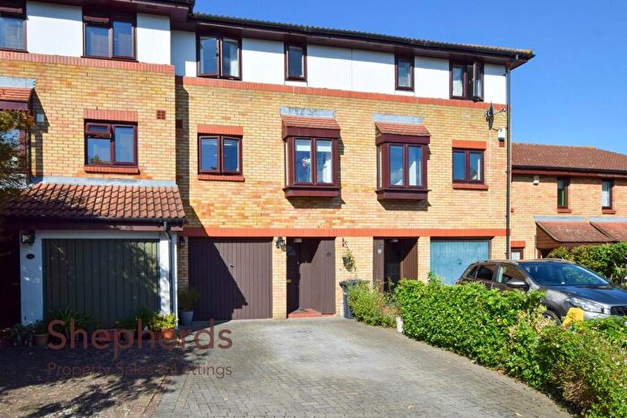 3 Bedroom Terraced House For Sale In King Arthur Court, Cheshunt, EN8