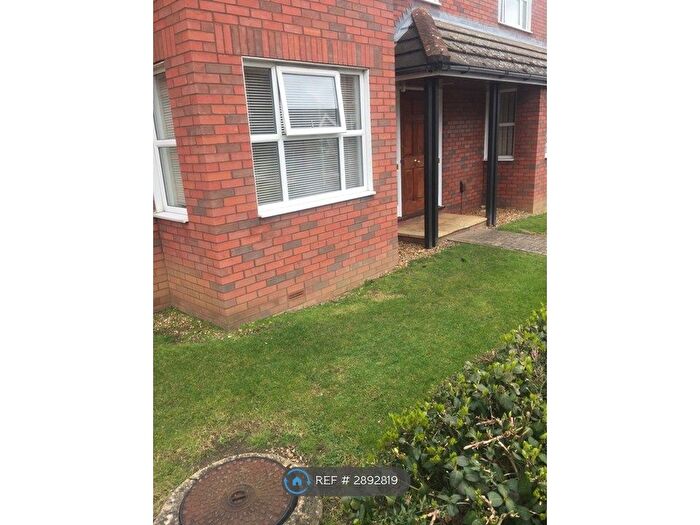 2 Bedroom Flat To Rent In Oaklands Road, Bedford, MK40