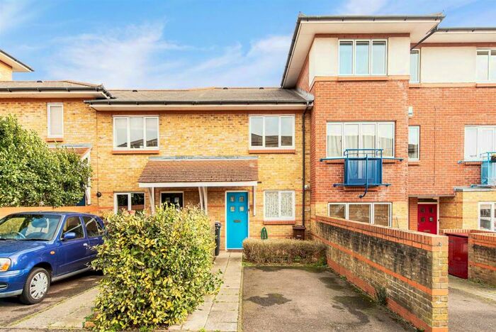 2 Bedroom Terraced House To Rent In Heron Drive, Finsbury Park, N4