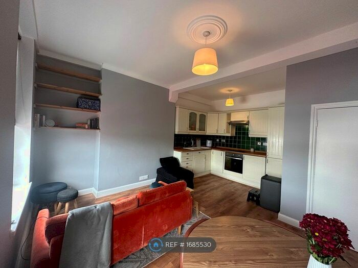 2 Bedroom Flat To Rent In High Street, London, SE25