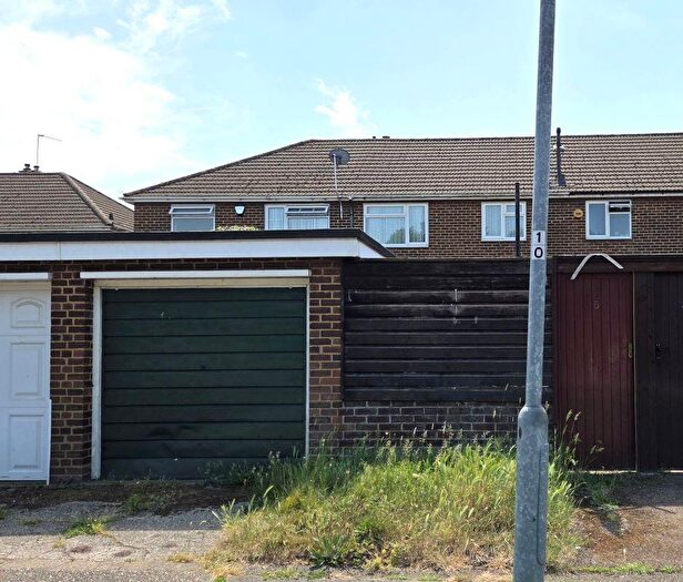 Garage / Parking For Sale In Garage Rear Of, Hanbury Close, Cheshunt, Waltham Cross, EN8