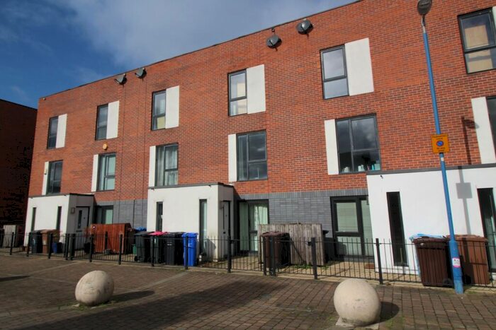 3 Bedroom Town House To Rent In Taylorson Street, Salford, Lancashire, M5