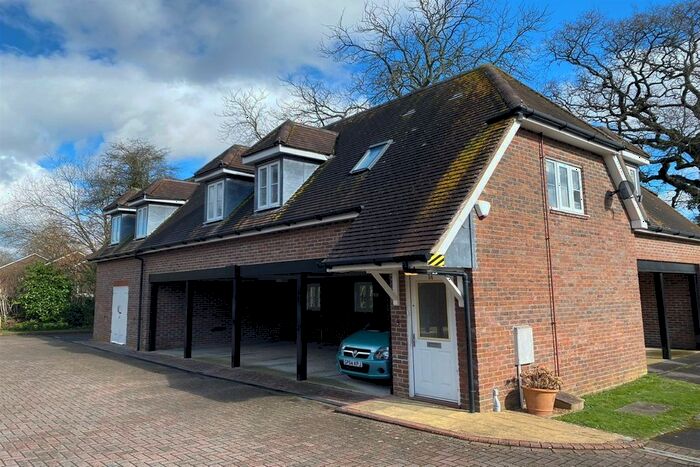 2 Bedroom Flat To Rent In Flat /Fitzhamon House, Idsworth Down, Petersfield, Hampshire, GU31