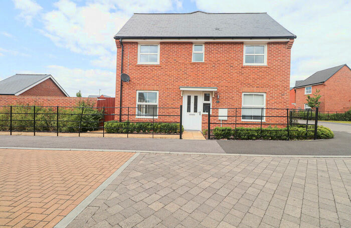 3 Bedroom Semi-Detached House To Rent In Heddle Road, Andover, SP11