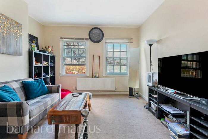 2 Bedroom Flat To Rent In Hampton Court Parade, East Molesey, KT8