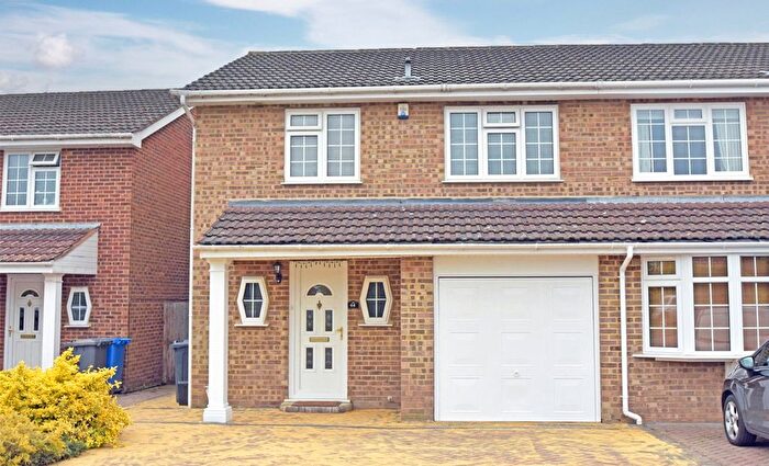 3 Bedroom Semi-Detached House To Rent In Beverley Gardens, Maidenhead, Berkshire, SL6