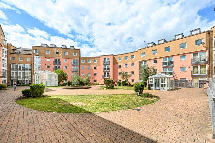 2 Bedroom Flat To Rent In Wooldridge Close, Feltham, TW14