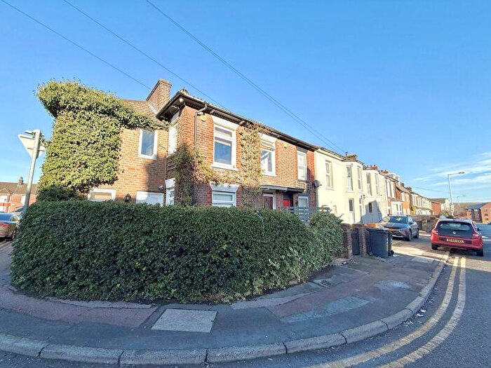 5 Bedroom End Of Terrace House For Sale In Chiltern Road, Dunstable, LU6