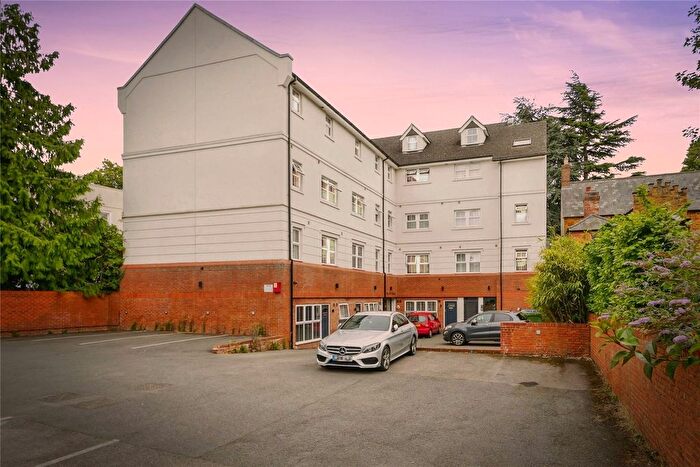 2 Bedroom Flat For Sale In West Bar Street, Banbury, Oxfordshire, OX16