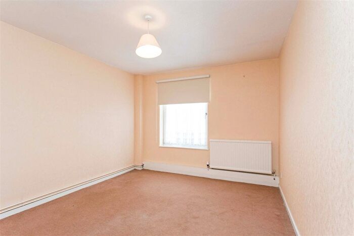 2 Bedroom Flat For Sale In Cowdenbeath Path, London, N1
