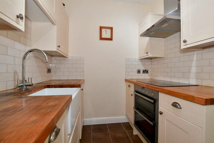 2 Bedroom Ground Maisonette For Sale In Dawes Green, Leigh, Reigate, Surrey, RH2