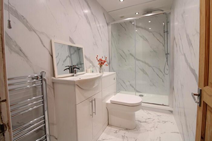 2 Bedroom Flat To Rent In Simonside Terrace, Newcastle Upon Tyne, Tyne And Wear, NE6