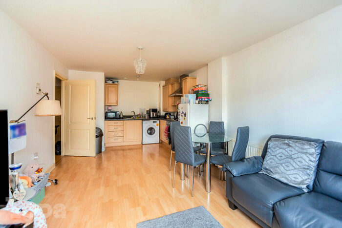 1 Bedroom Flat For Sale In High Street, Rochester, ME1