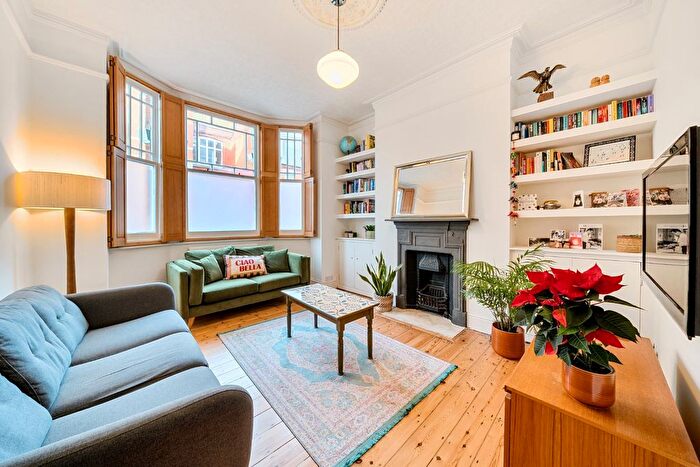 3 Bedroom Flat For Sale In Norfolk House, London, SW2